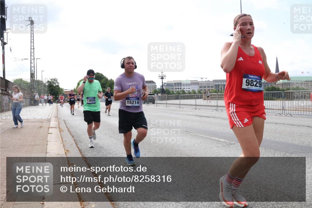29.06.2025 - hella hamburg halbmarathon Lena Gebhardt http://msf.ph/oto/8258316 29.06.2025 10:10:50 Lombardsbrücke 1166, 1186, 1573, 1781, 2868, 4287, 4389, 5440, 5653, 5990, 5991, 7250, 7271, 7370, 7685, 8561, 9169, 9681, 9816, 9829, 11180, 11355, 11887, 11904, 11905, 12008, 12426, 12556, 12571, 12629, 12790, 12836, 13588, 13594, 13825, 13901, 14022, 14270, 14679, 14822, 15009, 15214, 15409, 16166, 16344, 16808, 17500, 17532, 17730, 18949, 19023 meine-sportfotos.de