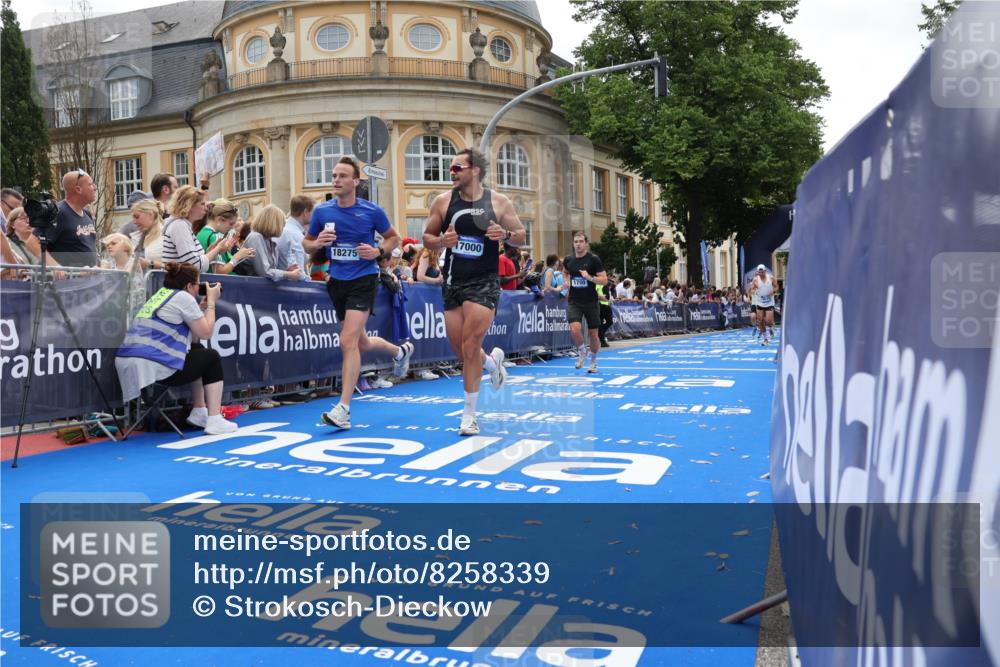 29.06.2025 - hella hamburg halbmarathon Strokosch-Dieckow http://msf.ph/oto/8258339 29.06.2025 10:42:40 Ziel 1700, 1735, 4235, 7105, 7508, 9371, 9534, 13483, 13725, 14560, 14813, 17000, 18275, 18632 meine-sportfotos.de