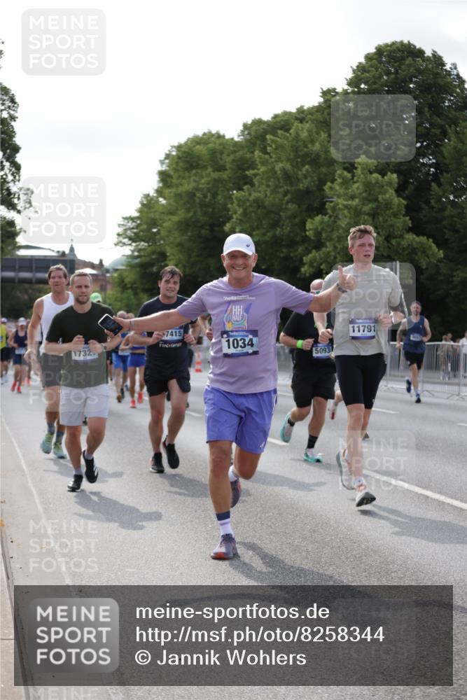 29.06.2025 - hella hamburg halbmarathon Jannik Wohlers http://msf.ph/oto/8258344 29.06.2025 09:57:48 Lombardsbrücke 1034, 1179, 1190, 1258, 1335, 1815, 2034, 2070, 2138, 2417, 2636, 2711, 3091, 4814, 4903, 5093, 5672, 6164, 6272, 6754, 6897, 7065, 7409, 7509, 7724, 7856, 7896, 8154, 8449, 8508, 8590, 8689, 9012, 9057, 9065, 9145, 9163, 9562, 9656, 10084, 11217, 11416, 11607, 11757, 11789, 11791, 12624, 12662, 13033, 13691, 14571, 14678, 15061, 16213, 16563, 17176, 17321, 17415, 17825, 18514, 18799, 18810, 18811 meine-sportfotos.de