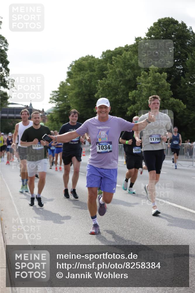 29.06.2025 - hella hamburg halbmarathon Jannik Wohlers http://msf.ph/oto/8258384 29.06.2025 09:57:48 Lombardsbrücke 1034, 1179, 1190, 1258, 1335, 1815, 2034, 2070, 2138, 2417, 2636, 2711, 3091, 4814, 4903, 5093, 5672, 6164, 6272, 6754, 6897, 7065, 7409, 7509, 7724, 7856, 7896, 8154, 8449, 8508, 8590, 8689, 9012, 9057, 9065, 9145, 9163, 9562, 9656, 10084, 11217, 11416, 11607, 11757, 11789, 11791, 12624, 12662, 13033, 13691, 14571, 14678, 15061, 16213, 16563, 17176, 17321, 17415, 17825, 18514, 18799, 18810, 18811 meine-sportfotos.de