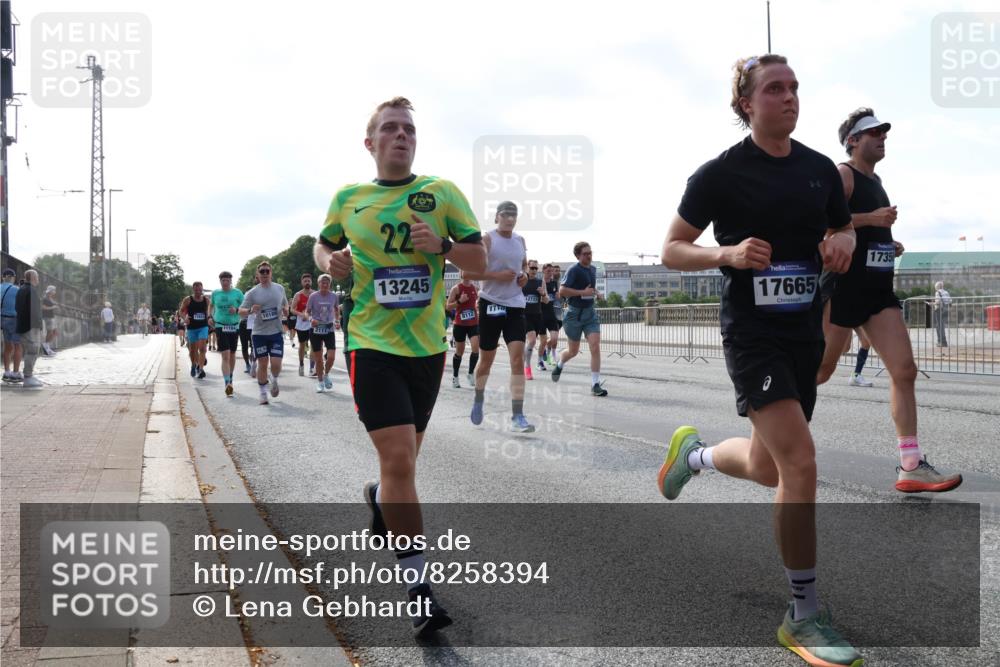 29.06.2025 - hella hamburg halbmarathon Lena Gebhardt http://msf.ph/oto/8258394 29.06.2025 09:56:58 Lombardsbrücke 1327, 1381, 1442, 1460, 1496, 1537, 1628, 1657, 1783, 1833, 1877, 2013, 2025, 2058, 2074, 2082, 2111, 2208, 2340, 2378, 2396, 2771, 2814, 2839, 2869, 2878, 2996, 3093, 3310, 3575, 3652, 3791, 4065, 4377, 4404, 4635, 4711, 4726, 4770, 4833, 4897, 5008, 5169, 5194, 5319, 5744, 5839, 6033, 6286, 6377, 6561, 6562, 6631, 7176, 7177, 7259, 7383, 7475, 7918, 8112, 8261, 8313, 8361, 8572, 8587, 8618, 8651, 8661, 8710, 8813, 8863, 8921, 8930, 9060, 9082, 9497, 9597, 9638 meine-sportfotos.de