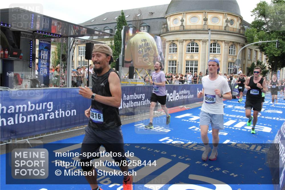 29.06.2025 - hella hamburg halbmarathon Michael Strokosch http://msf.ph/oto/8258444 29.06.2025 10:51:13 Ziel 1366, 4077, 4404, 4816, 4967, 5600, 6027, 8261, 8508, 10508, 10868, 11625, 11733, 13073, 15480, 17384, 17530, 17823 meine-sportfotos.de