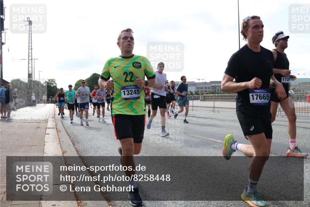 29.06.2025 - hella hamburg halbmarathon Lena Gebhardt http://msf.ph/oto/8258448 29.06.2025 09:56:58 Lombardsbrücke 1327, 1381, 1442, 1460, 1496, 1537, 1628, 1657, 1783, 1833, 1877, 2013, 2025, 2058, 2074, 2082, 2111, 2208, 2340, 2378, 2396, 2771, 2814, 2839, 2869, 2878, 2996, 3093, 3310, 3575, 3652, 3791, 4065, 4377, 4404, 4635, 4711, 4726, 4770, 4833, 4897, 5008, 5169, 5194, 5319, 5744, 5839, 6033, 6286, 6377, 6561, 6562, 6631, 7176, 7177, 7259, 7383, 7475, 7918, 8112, 8261, 8313, 8361, 8572, 8587, 8618, 8651, 8661, 8710, 8813, 8863, 8921, 8930, 9060, 9082, 9497, 9597, 9638 meine-sportfotos.de