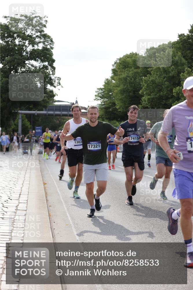 29.06.2025 - hella hamburg halbmarathon Jannik Wohlers http://msf.ph/oto/8258533 29.06.2025 09:57:48 Lombardsbrücke 1034, 1179, 1190, 1258, 1335, 1815, 2034, 2070, 2138, 2417, 2636, 2711, 3091, 4814, 4903, 5093, 5672, 6164, 6272, 6754, 6897, 7065, 7409, 7509, 7724, 7856, 7896, 8154, 8449, 8508, 8590, 8689, 9012, 9057, 9065, 9145, 9163, 9562, 9656, 10084, 11217, 11416, 11607, 11757, 11789, 11791, 12624, 12662, 13033, 13691, 14571, 14678, 15061, 16213, 16563, 17176, 17321, 17415, 17825, 18514, 18799, 18810, 18811 meine-sportfotos.de