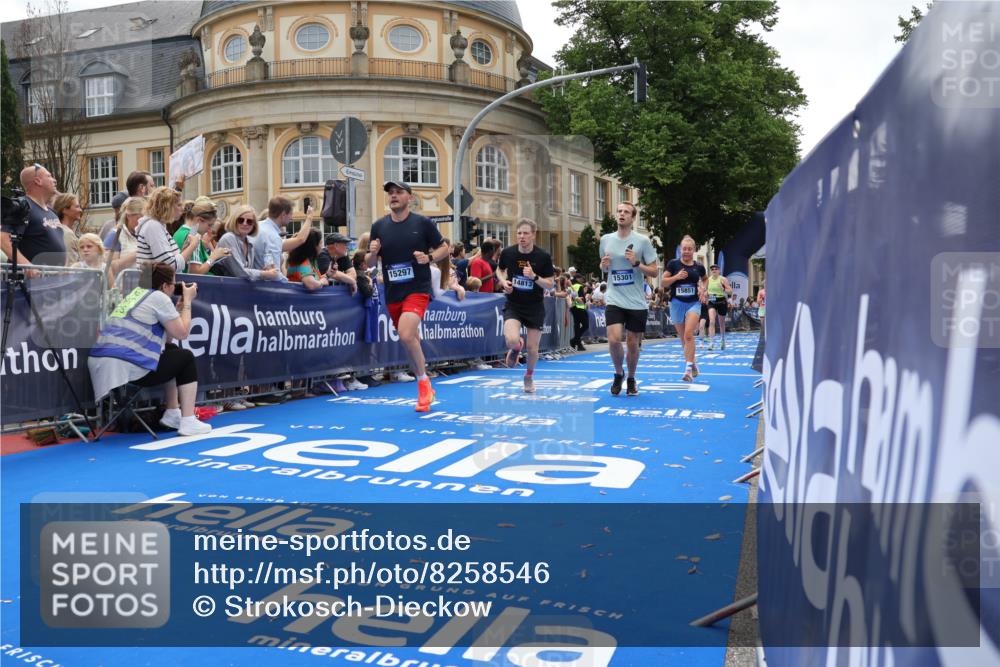 29.06.2025 - hella hamburg halbmarathon Strokosch-Dieckow http://msf.ph/oto/8258546 29.06.2025 10:42:50 Ziel 4823, 5011, 5477, 7105, 13398, 13725, 14447, 14560, 14813, 14849, 15297, 15301, 15851, 18559, 18659 meine-sportfotos.de