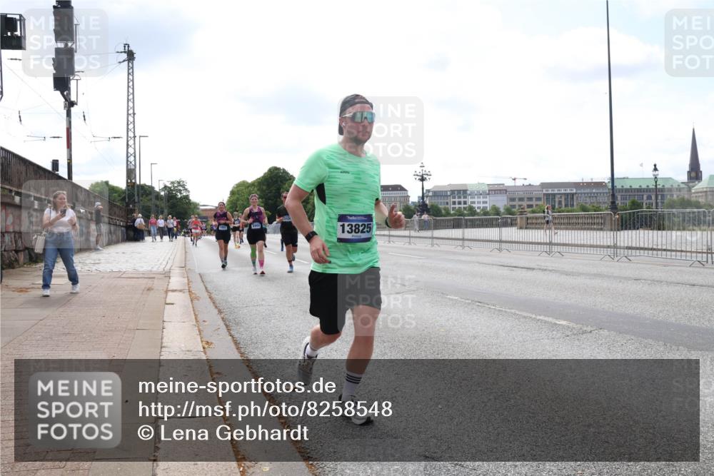 29.06.2025 - hella hamburg halbmarathon Lena Gebhardt http://msf.ph/oto/8258548 29.06.2025 10:10:51 Lombardsbrücke 1166, 1186, 1573, 1781, 2868, 4287, 4389, 5440, 5653, 5990, 5991, 7250, 7271, 7370, 7685, 8561, 9169, 9681, 9816, 9829, 11180, 11355, 11887, 11904, 11905, 12008, 12426, 12556, 12571, 12629, 12790, 12836, 13588, 13594, 13825, 13901, 14022, 14270, 14679, 14822, 15009, 15214, 16166, 16344, 16808, 17500, 17532, 17730, 18949, 19023 meine-sportfotos.de