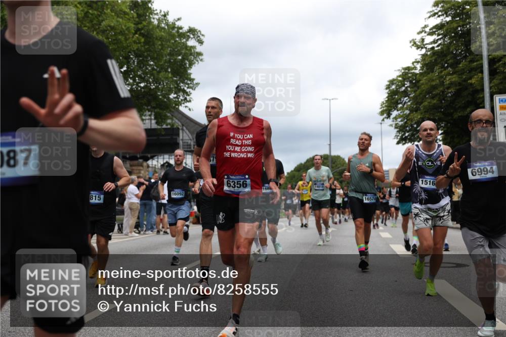 29.06.2025 - hella hamburg halbmarathon Yannick Fuchs http://msf.ph/oto/8258555 29.06.2025 10:48:30 20KM 1327, 1410, 1496, 1815, 2474, 2771, 3041, 3177, 3310, 3791, 3794, 3861, 3898, 3945, 4189, 4231, 6082, 6084, 6356, 6443, 6581, 6723, 6994, 8223, 8449, 8514, 8698, 8772, 8798, 9012, 9060, 9227, 10191, 10192, 10263, 10266, 11499, 11747, 12186, 12213, 12362, 12489, 13297, 13869, 14036, 14592, 14638, 14660, 14818, 14948, 15113, 15156, 15169, 15408, 15524, 15879, 16092, 16574, 16750, 17740, 17765, 18759, 19177 meine-sportfotos.de