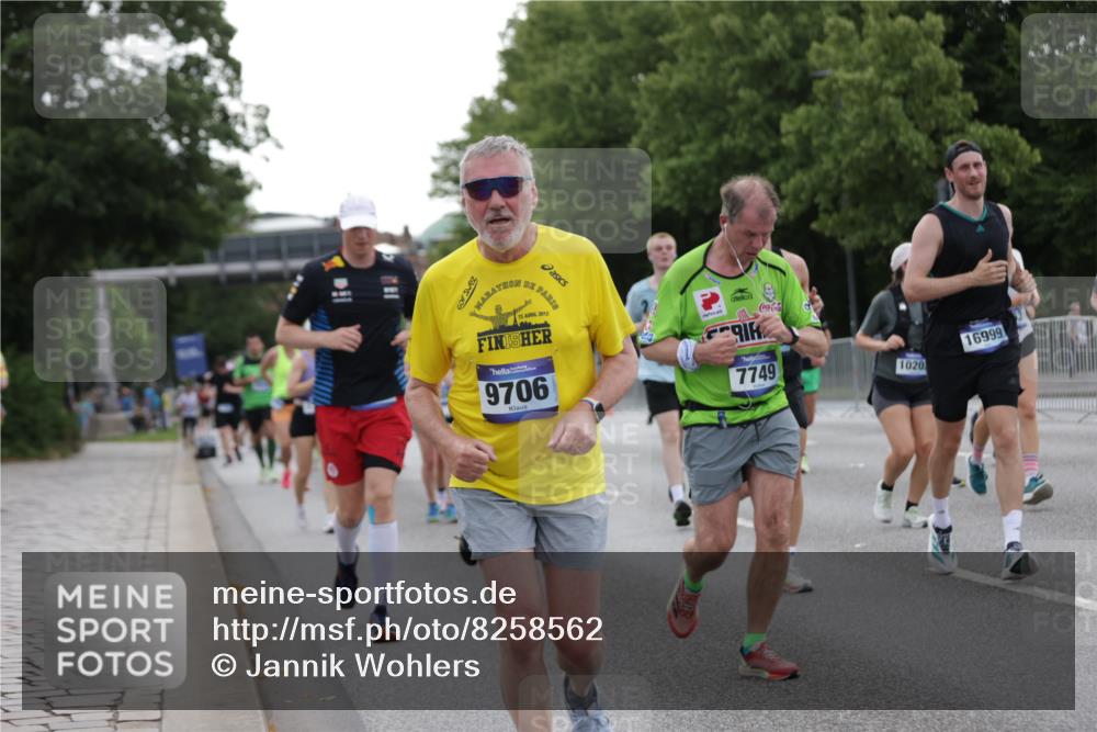 29.06.2025 - hella hamburg halbmarathon Jannik Wohlers http://msf.ph/oto/8258562 29.06.2025 10:32:12 Lombardsbrücke 1199, 1640, 2059, 3653, 3660, 3670, 4446, 4857, 5783, 5871, 5941, 6228, 6312, 6315, 7308, 7309, 7387, 7468, 7531, 7633, 7702, 7749, 7750, 8303, 8625, 8840, 8993, 9010, 9188, 9765, 10002, 10013, 10048, 10203, 10277, 10354, 10470, 10624, 10770, 11076, 11205, 11248, 12470, 12864, 13335, 14159, 14301, 14788, 14888, 15071, 15086, 15088, 15147, 15171, 15569, 15847, 15997, 16129, 16187, 16898, 16999, 17041, 17167, 18069, 18706, 18927 meine-sportfotos.de