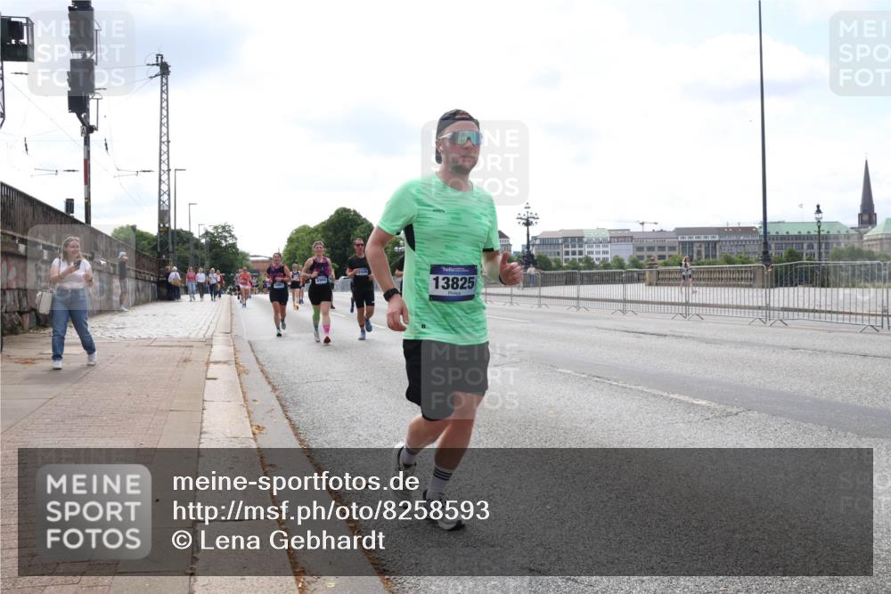 29.06.2025 - hella hamburg halbmarathon Lena Gebhardt http://msf.ph/oto/8258593 29.06.2025 10:10:51 Lombardsbrücke 1166, 1186, 1573, 1781, 2868, 4287, 4389, 5440, 5653, 5990, 5991, 7250, 7271, 7370, 7685, 8561, 9169, 9681, 9816, 9829, 11180, 11355, 11887, 11904, 11905, 12008, 12426, 12556, 12571, 12629, 12790, 12836, 13588, 13594, 13825, 13901, 14022, 14270, 14679, 14822, 15009, 15214, 16166, 16344, 16808, 17500, 17532, 17730, 18949, 19023 meine-sportfotos.de