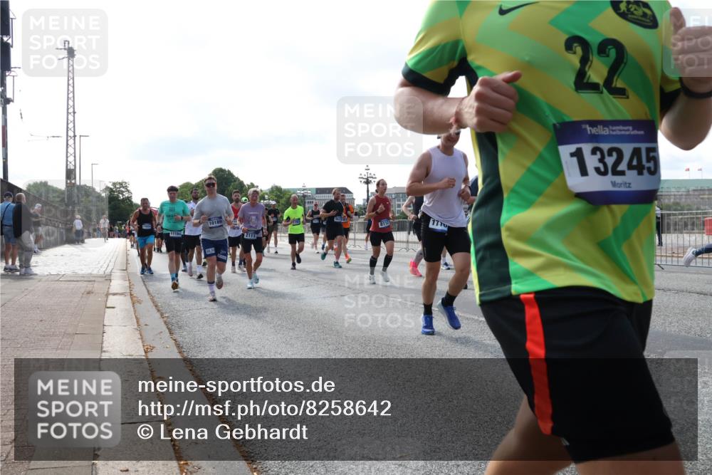 29.06.2025 - hella hamburg halbmarathon Lena Gebhardt http://msf.ph/oto/8258642 29.06.2025 09:56:59 Lombardsbrücke 1327, 1381, 1442, 1460, 1496, 1537, 1628, 1657, 1783, 1833, 1877, 2013, 2025, 2058, 2074, 2082, 2111, 2208, 2340, 2378, 2396, 2595, 2771, 2814, 2839, 2869, 2878, 2996, 3093, 3310, 3575, 3652, 3791, 4065, 4377, 4404, 4635, 4711, 4726, 4770, 4897, 5008, 5013, 5169, 5194, 5319, 5744, 5839, 6033, 6286, 6377, 6561, 6562, 6631, 7176, 7177, 7259, 7383, 7475, 7918, 8112, 8261, 8313, 8361, 8572, 8587, 8618, 8651, 8661, 8710, 8813, 8863, 8921, 8930, 9060, 9082, 9497, 9597, 9638 meine-sportfotos.de