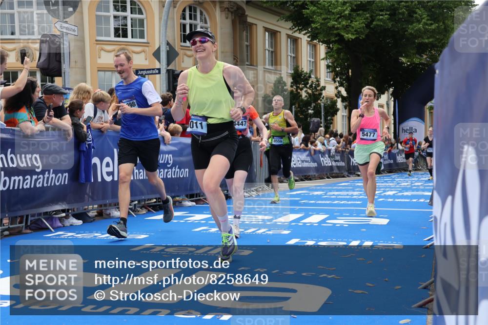 29.06.2025 - hella hamburg halbmarathon Strokosch-Dieckow http://msf.ph/oto/8258649 29.06.2025 10:42:53 Ziel 4823, 5011, 5477, 7035, 7105, 8218, 9364, 13398, 14447, 14560, 14813, 14849, 15297, 15301, 15851, 18559, 18659 meine-sportfotos.de