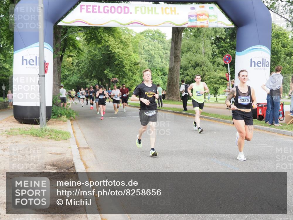29.06.2025 - hella hamburg halbmarathon MichiJ http://msf.ph/oto/8258656 29.06.2025 10:29:40 Zwischen KM18-KM19 2675, 4380, 4634, 5007, 5014, 9358, 9885, 10978, 11062, 11922, 12365, 14555, 15164, 16599, 16816, 18399 meine-sportfotos.de