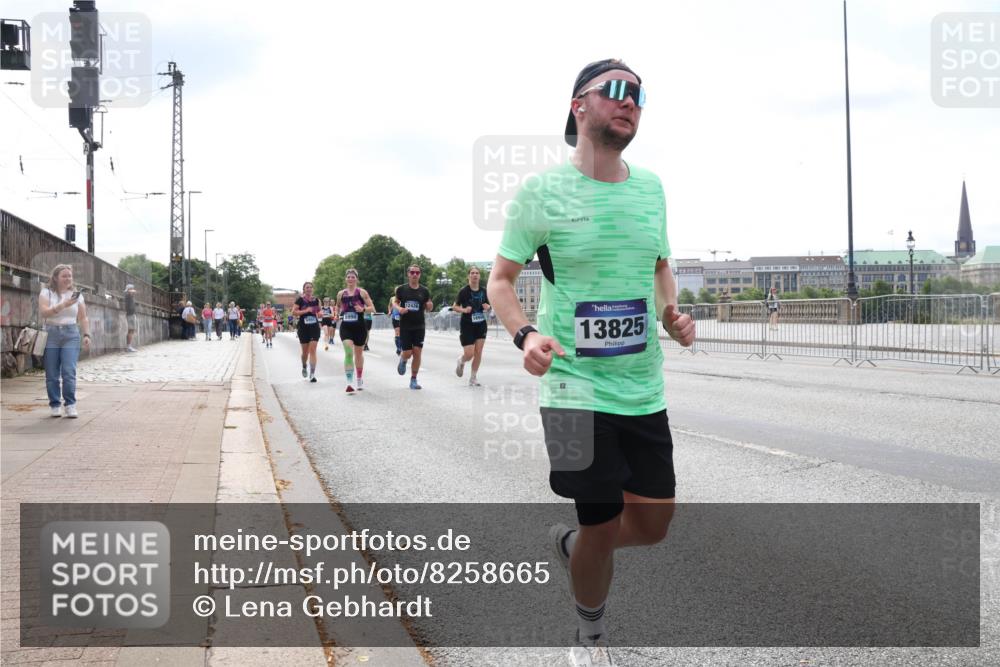 29.06.2025 - hella hamburg halbmarathon Lena Gebhardt http://msf.ph/oto/8258665 29.06.2025 10:10:51 Lombardsbrücke 1166, 1186, 1573, 1781, 2868, 4287, 4389, 5440, 5653, 5990, 5991, 7250, 7271, 7370, 7685, 8561, 9169, 9681, 9816, 9829, 11180, 11355, 11887, 11904, 11905, 12008, 12426, 12556, 12571, 12629, 12790, 12836, 13588, 13594, 13825, 13901, 14022, 14270, 14679, 14822, 15009, 15214, 16166, 16344, 16808, 17500, 17532, 17730, 18949, 19023 meine-sportfotos.de
