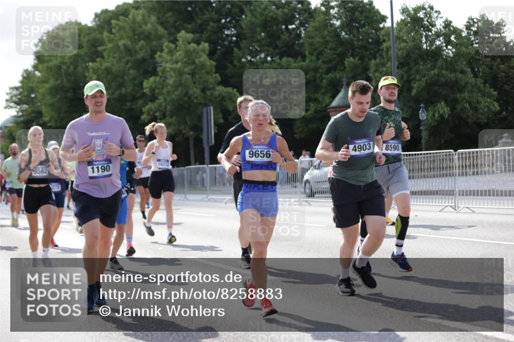 29.06.2025 - hella hamburg halbmarathon Jannik Wohlers http://msf.ph/oto/8258883 29.06.2025 09:57:53 Lombardsbrücke 1034, 1179, 1190, 1815, 2034, 2070, 2417, 2636, 2656, 2711, 3041, 3859, 4814, 4903, 5093, 5721, 6164, 6272, 6897, 7409, 7509, 7724, 7856, 7896, 8154, 8311, 8449, 8508, 8590, 8689, 8825, 9012, 9057, 9562, 9656, 10084, 11217, 11416, 11607, 11791, 11870, 12624, 13033, 13691, 14323, 14365, 14571, 14626, 14678, 16213, 16409, 16653, 16879, 16924, 17176, 17321, 17415, 17825, 18514, 18551, 18799, 18810, 18811, 18867, 19244 meine-sportfotos.de