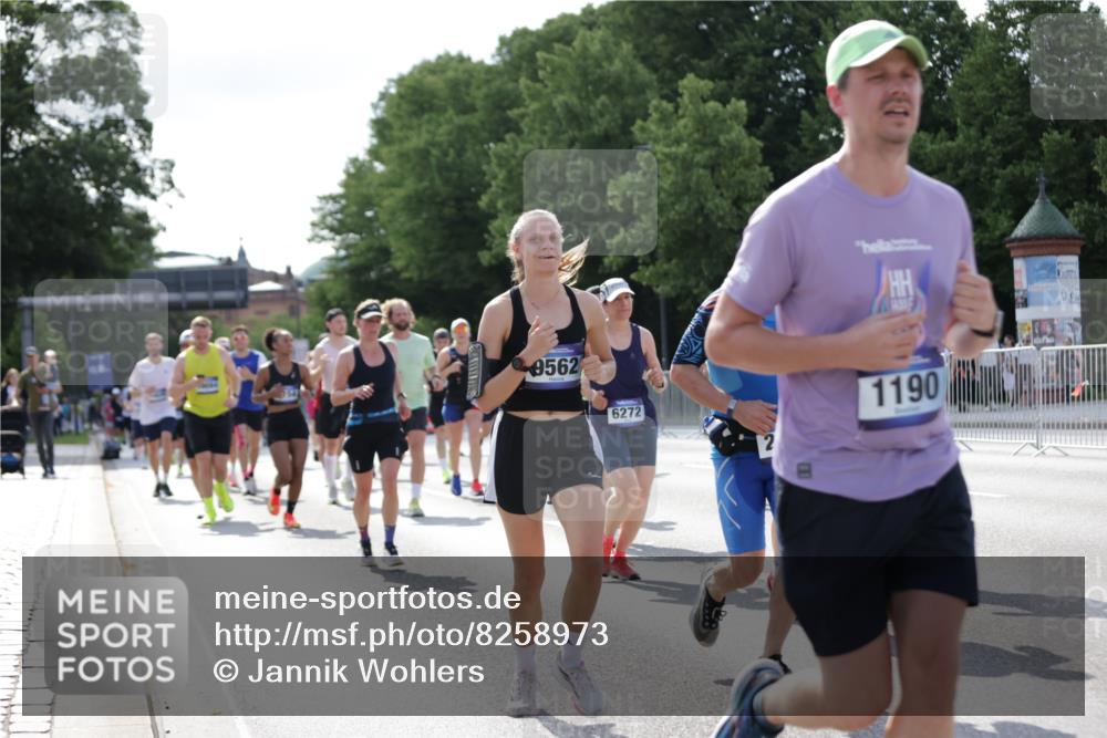 29.06.2025 - hella hamburg halbmarathon Jannik Wohlers http://msf.ph/oto/8258973 29.06.2025 09:57:54 Lombardsbrücke 1034, 1179, 1190, 1815, 2034, 2070, 2417, 2636, 2656, 2711, 3041, 3859, 4814, 4903, 5093, 5721, 6164, 6272, 6433, 6897, 7409, 7724, 7856, 7896, 8154, 8311, 8449, 8508, 8590, 8689, 8825, 9012, 9057, 9562, 9656, 10084, 11217, 11416, 11607, 11791, 11870, 12624, 13033, 13691, 14323, 14365, 14571, 14626, 14678, 14805, 14845, 15914, 16213, 16409, 16653, 16879, 16924, 17176, 17321, 17415, 17825, 18514, 18551, 18799, 18810, 18811, 18867, 19244 meine-sportfotos.de