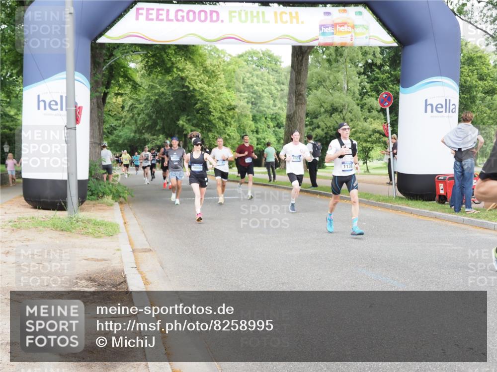 29.06.2025 - hella hamburg halbmarathon MichiJ http://msf.ph/oto/8258995 29.06.2025 10:29:41 Zwischen KM18-KM19 1136, 2675, 4380, 5007, 9358, 9885, 10978, 11062, 11922, 12365, 14555, 15164, 16816, 18399 meine-sportfotos.de