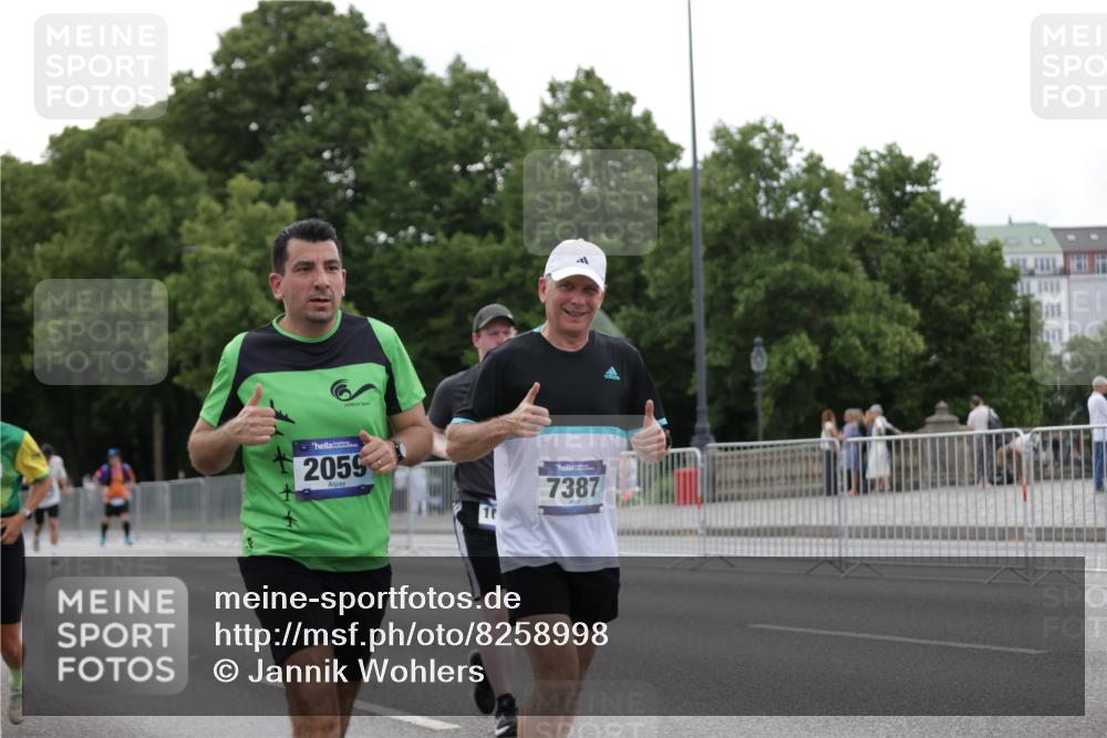 29.06.2025 - hella hamburg halbmarathon Jannik Wohlers http://msf.ph/oto/8258998 29.06.2025 10:32:21 Lombardsbrücke 1078, 1199, 1237, 1732, 2059, 2276, 3422, 3660, 3670, 3753, 4446, 5871, 6040, 7308, 7309, 7387, 7531, 7633, 7749, 7750, 8839, 9010, 9034, 9188, 9542, 10013, 10048, 10203, 10277, 10354, 10470, 10624, 10770, 11076, 11248, 11756, 12470, 12508, 13335, 14301, 15071, 15171, 15847, 15997, 16129, 16502, 16898, 16999, 17041, 17102, 17167, 17508, 18069, 18502, 18706, 18927, 19156 meine-sportfotos.de