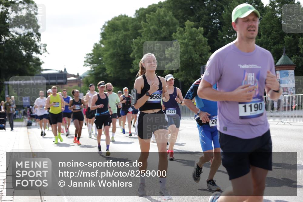 29.06.2025 - hella hamburg halbmarathon Jannik Wohlers http://msf.ph/oto/8259000 29.06.2025 09:57:54 Lombardsbrücke 1034, 1179, 1190, 1815, 2034, 2070, 2417, 2636, 2656, 2711, 3041, 3859, 4814, 4903, 5093, 5721, 6164, 6272, 6433, 6897, 7409, 7724, 7856, 7896, 8154, 8311, 8449, 8508, 8590, 8689, 8825, 9012, 9057, 9562, 9656, 10084, 11217, 11416, 11607, 11791, 11870, 12624, 13033, 13691, 14323, 14365, 14571, 14626, 14678, 14805, 14845, 15914, 16213, 16409, 16653, 16879, 16924, 17176, 17321, 17415, 17825, 18514, 18551, 18799, 18810, 18811, 18867, 19244 meine-sportfotos.de