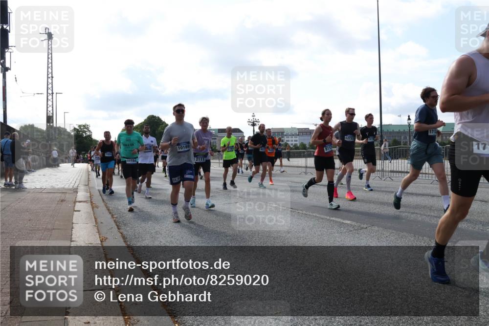 29.06.2025 - hella hamburg halbmarathon Lena Gebhardt http://msf.ph/oto/8259020 29.06.2025 09:57:00 Lombardsbrücke 1327, 1381, 1442, 1460, 1496, 1537, 1628, 1657, 1783, 1833, 1877, 2013, 2025, 2058, 2074, 2111, 2208, 2340, 2378, 2396, 2595, 2814, 2839, 2869, 2878, 2996, 3093, 3310, 3575, 3652, 3791, 4065, 4377, 4404, 4635, 4711, 4726, 4770, 4897, 5008, 5013, 5021, 5169, 5194, 5319, 5744, 5839, 6033, 6286, 6377, 6561, 6562, 6631, 7176, 7177, 7259, 7383, 7475, 7918, 8112, 8261, 8313, 8361, 8572, 8587, 8618, 8651, 8661, 8710, 8813, 8863, 8921, 8930, 9060, 9082, 9316, 9497, 9597, 9638 meine-sportfotos.de