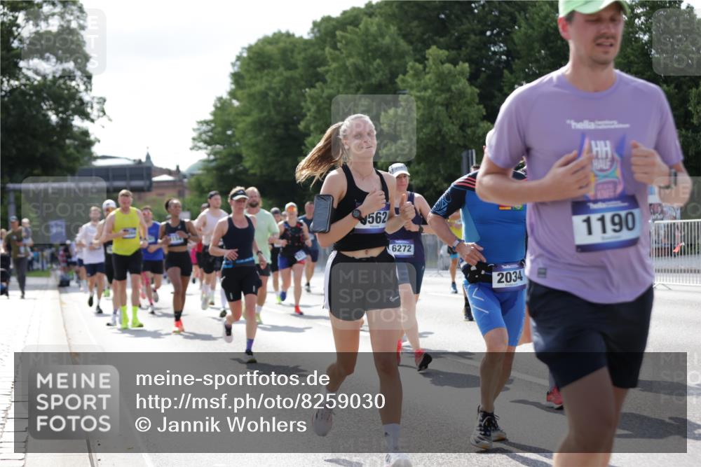 29.06.2025 - hella hamburg halbmarathon Jannik Wohlers http://msf.ph/oto/8259030 29.06.2025 09:57:54 Lombardsbrücke 1034, 1179, 1190, 1815, 2034, 2070, 2417, 2636, 2656, 2711, 3041, 3859, 4814, 4903, 5093, 5721, 6164, 6272, 6433, 6897, 7409, 7724, 7856, 7896, 8154, 8311, 8449, 8508, 8590, 8689, 8825, 9012, 9057, 9562, 9656, 10084, 11217, 11416, 11607, 11791, 11870, 12624, 13033, 13691, 14323, 14365, 14571, 14626, 14678, 14805, 14845, 15914, 16213, 16409, 16653, 16879, 16924, 17176, 17321, 17415, 17825, 18514, 18551, 18799, 18810, 18811, 18867, 19244 meine-sportfotos.de