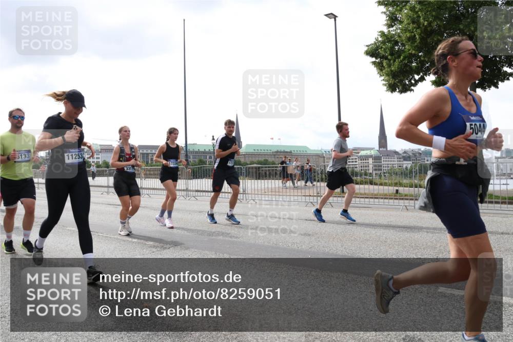 29.06.2025 - hella hamburg halbmarathon Lena Gebhardt http://msf.ph/oto/8259051 29.06.2025 10:45:57 Lombardsbrücke 1004, 1033, 1060, 1085, 1100, 1104, 1421, 1426, 1532, 1555, 1854, 1867, 1868, 1983, 2008, 2398, 2423, 2522, 2550, 2657, 2664, 2773, 2813, 2917, 2951, 2954, 2965, 2973, 3410, 4104, 4223, 4224, 4317, 4388, 4572, 5044, 5635, 5703, 5769, 5770, 5892, 6133, 6333, 6392, 6623, 7268, 7356, 7605, 7859, 7894, 7983, 8745, 9120, 9121, 9426, 9445, 10030, 10327, 10329, 10367, 10511, 11358, 11876, 11910 meine-sportfotos.de