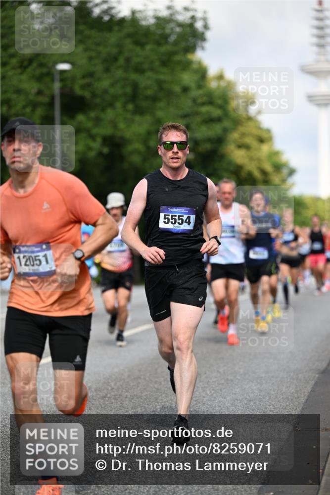 29.06.2025 - hella hamburg halbmarathon Dr. Thomas Lammeyer http://msf.ph/oto/8259071 29.06.2025 09:52:00 Kennedybrücke 1290, 1505, 1710, 2399, 2714, 3480, 4359, 5307, 5554, 5709, 6993, 7152, 7154, 7884, 8121, 8571, 8933, 9403, 10404, 10852 meine-sportfotos.de