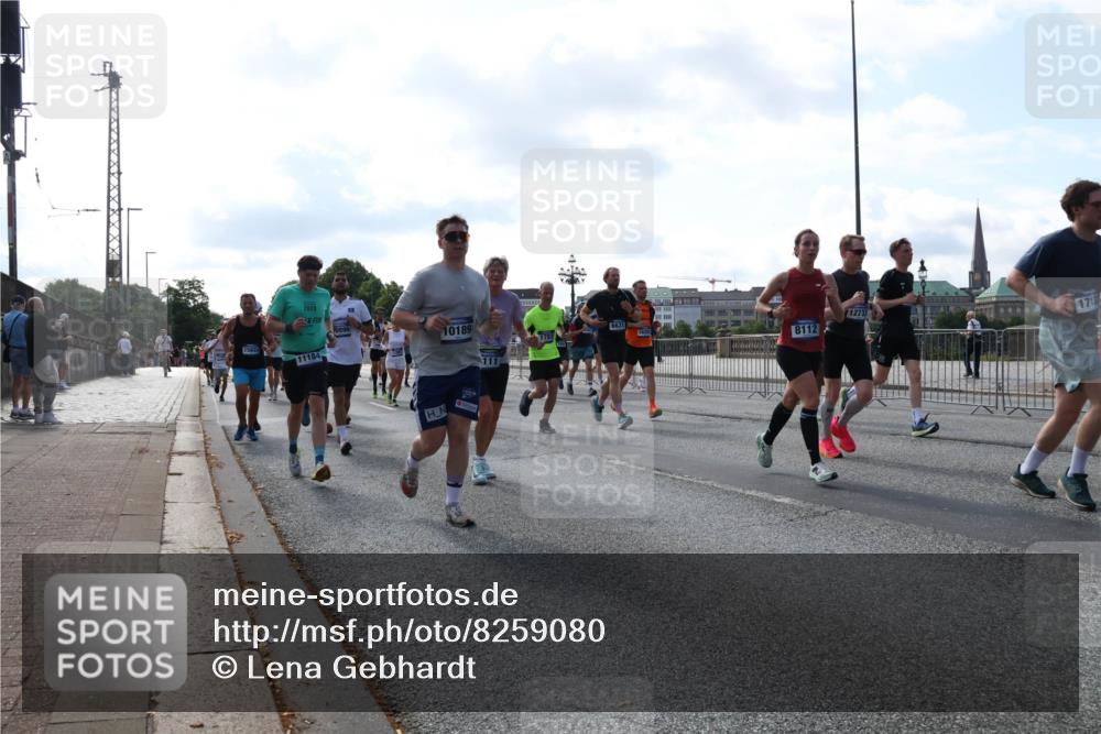 29.06.2025 - hella hamburg halbmarathon Lena Gebhardt http://msf.ph/oto/8259080 29.06.2025 09:57:00 Lombardsbrücke 1327, 1381, 1442, 1460, 1496, 1537, 1628, 1657, 1783, 1833, 1877, 2013, 2025, 2058, 2074, 2111, 2208, 2340, 2378, 2396, 2595, 2814, 2839, 2869, 2878, 2996, 3093, 3310, 3575, 3652, 3791, 4065, 4377, 4404, 4635, 4711, 4726, 4770, 4897, 5008, 5013, 5021, 5169, 5194, 5319, 5744, 5839, 6033, 6286, 6377, 6561, 6562, 6631, 7176, 7177, 7259, 7383, 7475, 7918, 8112, 8261, 8313, 8361, 8572, 8587, 8618, 8651, 8661, 8710, 8813, 8863, 8921, 8930, 9060, 9082, 9316, 9497, 9597, 9638 meine-sportfotos.de