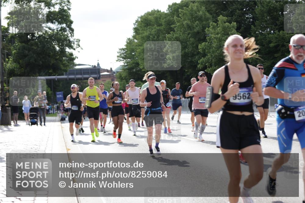 29.06.2025 - hella hamburg halbmarathon Jannik Wohlers http://msf.ph/oto/8259084 29.06.2025 09:57:55 Lombardsbrücke 1034, 1179, 1190, 1815, 2034, 2070, 2417, 2636, 2656, 2711, 3041, 3859, 4814, 4903, 5093, 5721, 6164, 6272, 6433, 6897, 7409, 7724, 7856, 7896, 8154, 8311, 8449, 8508, 8590, 8689, 8825, 9012, 9057, 9562, 9656, 10084, 11217, 11416, 11607, 11791, 11870, 12624, 12761, 13033, 13691, 14323, 14365, 14571, 14626, 14678, 14805, 14845, 15914, 16213, 16409, 16653, 16879, 16924, 17176, 17321, 17415, 17825, 18514, 18551, 18799, 18810, 18811, 18867, 19244 meine-sportfotos.de