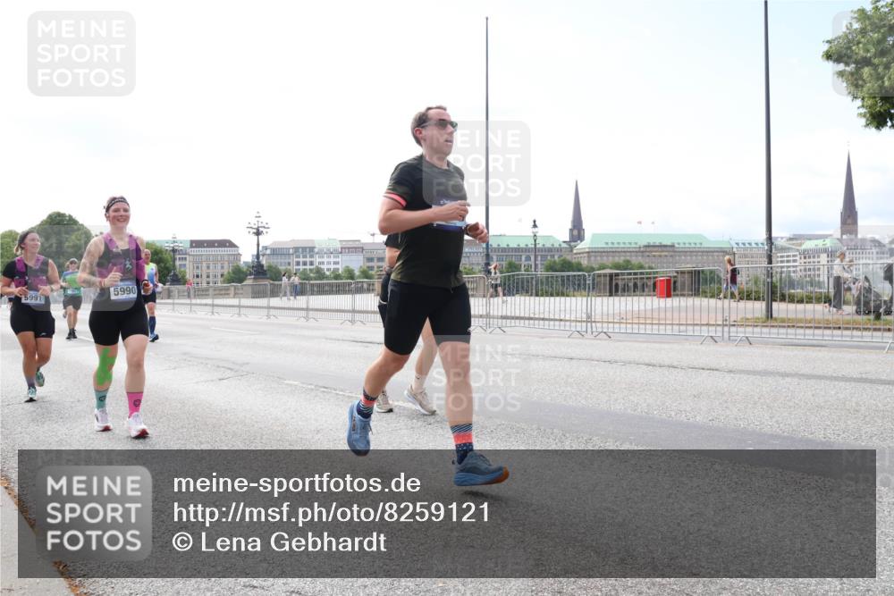29.06.2025 - hella hamburg halbmarathon Lena Gebhardt http://msf.ph/oto/8259121 29.06.2025 10:10:54 Lombardsbrücke 1166, 1186, 1781, 2868, 4287, 4389, 5440, 5653, 5990, 5991, 7250, 7271, 7370, 7685, 8561, 9169, 9681, 9829, 11355, 11887, 11904, 11905, 12008, 12426, 12556, 12571, 12629, 12790, 12836, 13588, 13594, 13825, 13901, 14022, 14270, 14679, 15009, 15214, 16166, 16344, 16808, 17142, 17500, 17532, 18949 meine-sportfotos.de