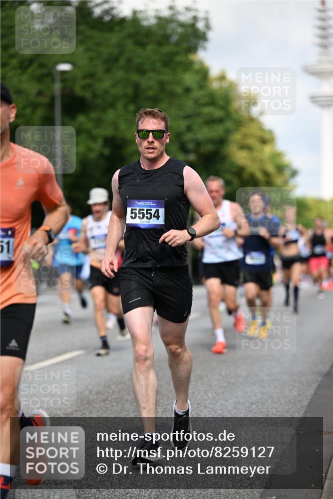 29.06.2025 - hella hamburg halbmarathon Dr. Thomas Lammeyer http://msf.ph/oto/8259127 29.06.2025 09:52:00 Kennedybrücke 1290, 1505, 1710, 2399, 2714, 3480, 4359, 5307, 5554, 5709, 6993, 7152, 7154, 7884, 8121, 8571, 8933, 9403, 10404, 10852 meine-sportfotos.de