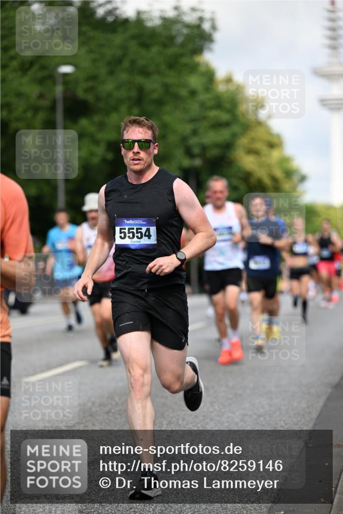 29.06.2025 - hella hamburg halbmarathon Dr. Thomas Lammeyer http://msf.ph/oto/8259146 29.06.2025 09:52:00 Kennedybrücke 1290, 1505, 1710, 2399, 2714, 3480, 4359, 5307, 5554, 5709, 6993, 7152, 7154, 7884, 8121, 8571, 8933, 9403, 10404, 10852 meine-sportfotos.de