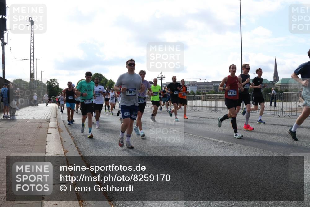 29.06.2025 - hella hamburg halbmarathon Lena Gebhardt http://msf.ph/oto/8259170 29.06.2025 09:57:00 Lombardsbrücke 1327, 1381, 1442, 1460, 1496, 1537, 1628, 1657, 1783, 1833, 1877, 2013, 2025, 2058, 2074, 2111, 2208, 2340, 2378, 2396, 2595, 2814, 2839, 2869, 2878, 2996, 3093, 3310, 3575, 3652, 3791, 4065, 4377, 4404, 4635, 4711, 4726, 4770, 4897, 5008, 5013, 5021, 5169, 5194, 5319, 5744, 5839, 6033, 6286, 6377, 6561, 6562, 6631, 7176, 7177, 7259, 7383, 7475, 7918, 8112, 8261, 8313, 8361, 8572, 8587, 8618, 8651, 8661, 8710, 8813, 8863, 8921, 8930, 9060, 9082, 9316, 9497, 9597, 9638 meine-sportfotos.de