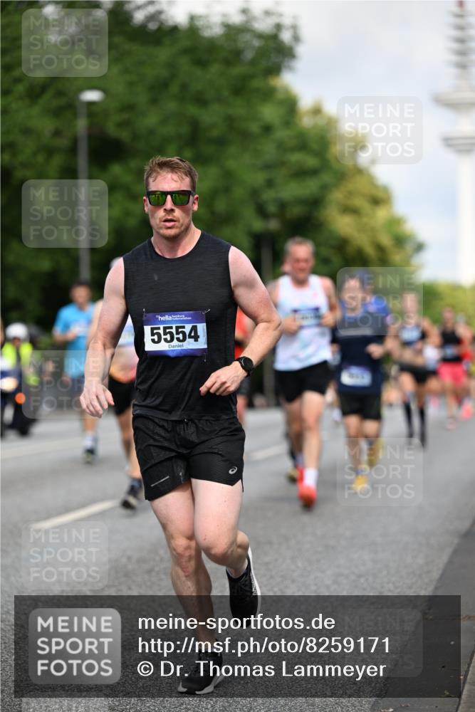 29.06.2025 - hella hamburg halbmarathon Dr. Thomas Lammeyer http://msf.ph/oto/8259171 29.06.2025 09:52:00 Kennedybrücke 1290, 1505, 1710, 2399, 2714, 3480, 4359, 5307, 5554, 5709, 6993, 7152, 7154, 7884, 8121, 8571, 8933, 9403, 10404, 10852 meine-sportfotos.de