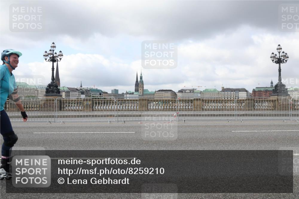 29.06.2025 - hella hamburg halbmarathon Lena Gebhardt http://msf.ph/oto/8259210 29.06.2025 09:03:34 Lombardsbrücke  meine-sportfotos.de