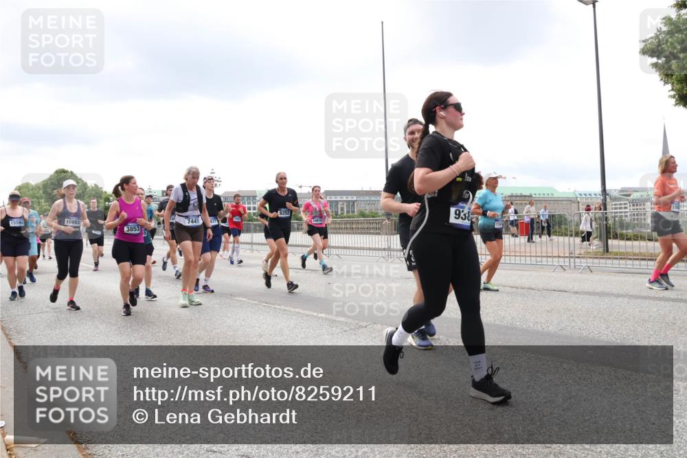 29.06.2025 - hella hamburg halbmarathon Lena Gebhardt http://msf.ph/oto/8259211 29.06.2025 11:08:09 Lombardsbrücke 1574, 1769, 1829, 1907, 1923, 2312, 2314, 2318, 2319, 2433, 2796, 2867, 3271, 3313, 3442, 3549, 3595, 3646, 3666, 3853, 3855, 3866, 3867, 3915, 4070, 4226, 4406, 4407, 4439, 4455, 4461, 4482, 4567, 4573, 4584, 5005, 5195, 5398, 5401, 5439, 5704, 5859, 5896, 6016, 6070, 6219, 6258, 6357, 6586, 6731, 6778, 6779, 6780, 6928, 6958, 6986, 7000, 7113, 7192, 7218, 7225, 7527, 7559, 7609, 7713, 7892, 7989, 8182, 8252, 8636, 8808, 8809, 8978, 9037, 9321, 9387, 9494, 12063 meine-sportfotos.de