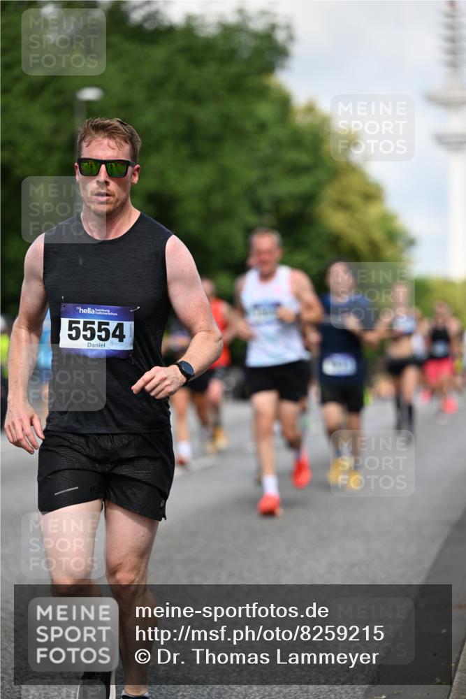 29.06.2025 - hella hamburg halbmarathon Dr. Thomas Lammeyer http://msf.ph/oto/8259215 29.06.2025 09:52:00 Kennedybrücke 1290, 1505, 1710, 2399, 2714, 3480, 4359, 5307, 5554, 5709, 6993, 7152, 7154, 7884, 8121, 8571, 8933, 9403, 10404, 10852 meine-sportfotos.de