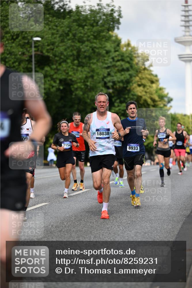 29.06.2025 - hella hamburg halbmarathon Dr. Thomas Lammeyer http://msf.ph/oto/8259231 29.06.2025 09:52:01 Kennedybrücke 1290, 1505, 1710, 2399, 3480, 4359, 4381, 5307, 5554, 5709, 6993, 7152, 7154, 8121, 8571, 8933, 9403, 10404, 10852 meine-sportfotos.de