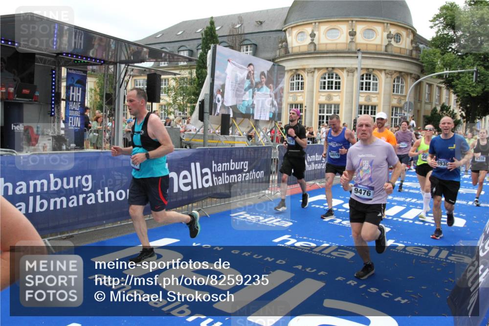 29.06.2025 - hella hamburg halbmarathon Michael Strokosch http://msf.ph/oto/8259235 29.06.2025 10:51:22 Ziel 1461, 1817, 2364, 2636, 2718, 4814, 6657, 6776, 8316, 8930, 8989, 9476, 10480, 10667, 11124, 11512, 11625, 12016, 13047, 14865, 14994, 18019, 18489 meine-sportfotos.de