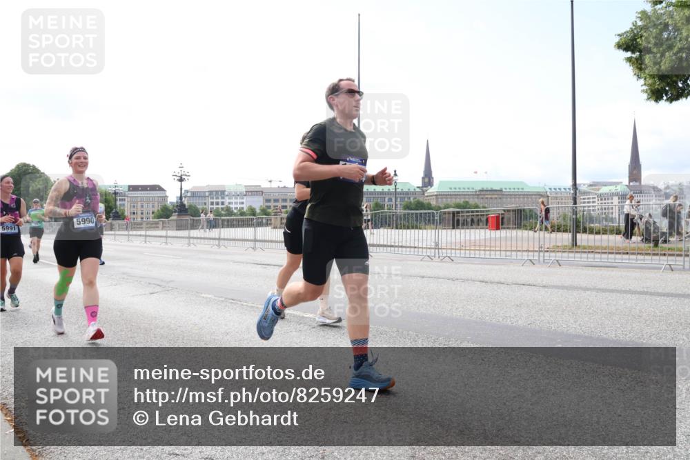 29.06.2025 - hella hamburg halbmarathon Lena Gebhardt http://msf.ph/oto/8259247 29.06.2025 10:10:54 Lombardsbrücke 1166, 1186, 1781, 2868, 4287, 4389, 5440, 5653, 5990, 5991, 7250, 7271, 7370, 7685, 8561, 9169, 9681, 9829, 11355, 11887, 11904, 11905, 12008, 12426, 12556, 12571, 12629, 12790, 12836, 13588, 13594, 13825, 13901, 14022, 14270, 14679, 15009, 15214, 16166, 16344, 16808, 17142, 17500, 17532, 18949 meine-sportfotos.de