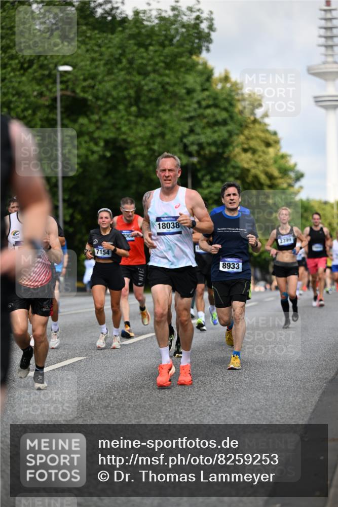 29.06.2025 - hella hamburg halbmarathon Dr. Thomas Lammeyer http://msf.ph/oto/8259253 29.06.2025 09:52:01 Kennedybrücke 1290, 1505, 1710, 2399, 3480, 4359, 4381, 5307, 5554, 5709, 6993, 7152, 7154, 8121, 8571, 8933, 9403, 10404, 10852 meine-sportfotos.de