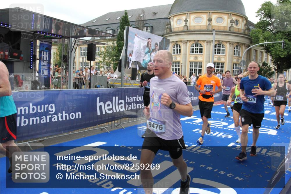 29.06.2025 - hella hamburg halbmarathon Michael Strokosch http://msf.ph/oto/8259269 29.06.2025 10:51:22 Ziel 1461, 1817, 2364, 2636, 2718, 4814, 6657, 6776, 8316, 8930, 8989, 9476, 10480, 10667, 11124, 11512, 11625, 12016, 13047, 14865, 14994, 18019, 18489 meine-sportfotos.de