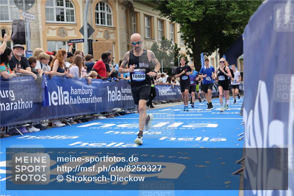 29.06.2025 - hella hamburg halbmarathon Strokosch-Dieckow http://msf.ph/oto/8259327 29.06.2025 10:43:03 Ziel 4229, 4823, 6721, 7026, 7035, 7451, 8218, 9364, 9833, 10251, 10469, 11177, 12153, 12657, 12723, 12776, 12839, 15255, 17177, 19038 meine-sportfotos.de