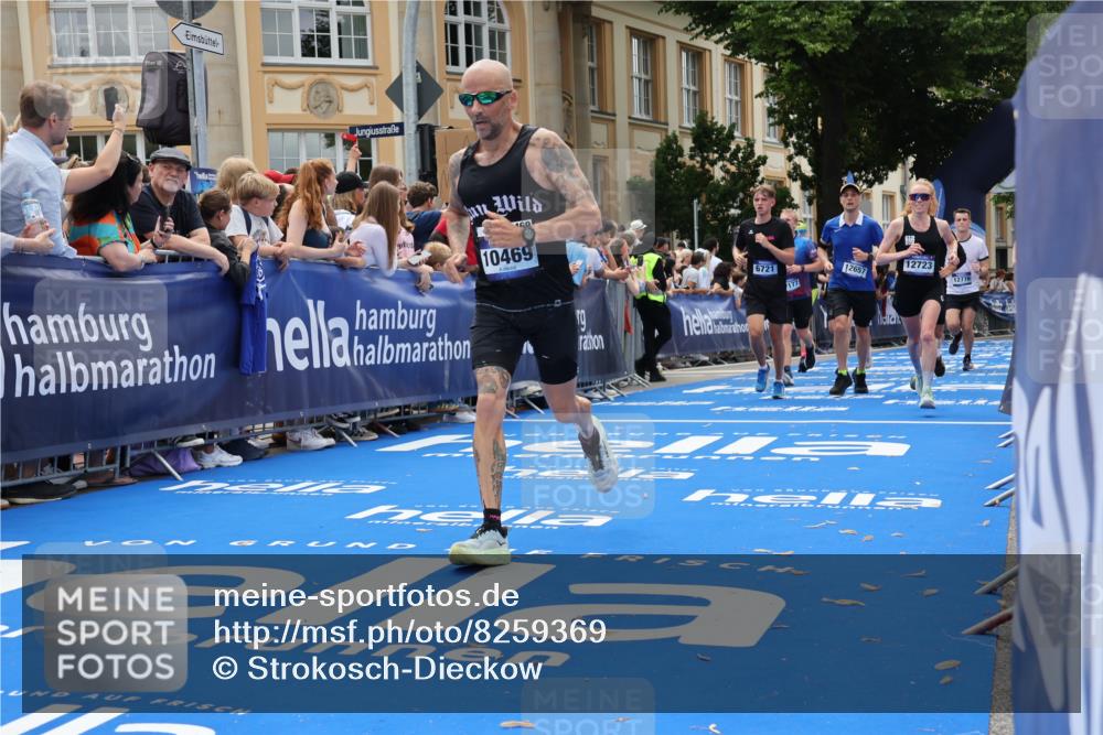 29.06.2025 - hella hamburg halbmarathon Strokosch-Dieckow http://msf.ph/oto/8259369 29.06.2025 10:43:04 Ziel 4229, 6721, 7026, 7035, 7093, 7451, 8218, 9364, 9833, 10251, 10469, 11177, 12153, 12657, 12723, 12776, 12839, 15255, 15706, 17177, 19038 meine-sportfotos.de