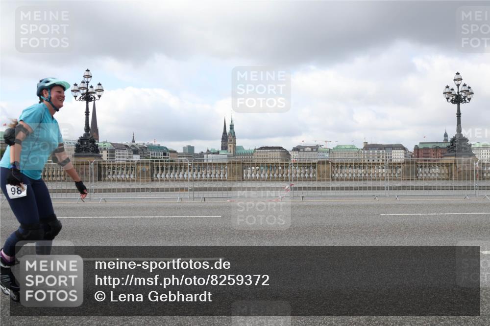 29.06.2025 - hella hamburg halbmarathon Lena Gebhardt http://msf.ph/oto/8259372 29.06.2025 09:03:34 Lombardsbrücke  meine-sportfotos.de