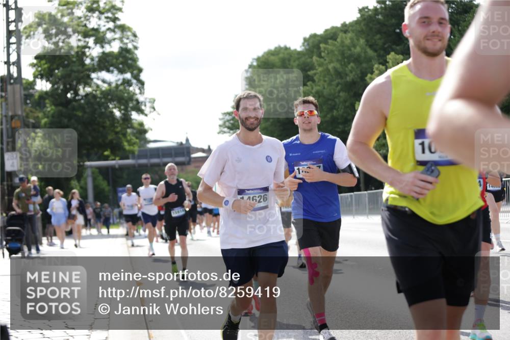 29.06.2025 - hella hamburg halbmarathon Jannik Wohlers http://msf.ph/oto/8259419 29.06.2025 09:58:00 Lombardsbrücke 1034, 1190, 1285, 1815, 2029, 2034, 2656, 3041, 3097, 3859, 4903, 5093, 5259, 5721, 5894, 6272, 6433, 6897, 7856, 7896, 8154, 8311, 8393, 8590, 8825, 9012, 9057, 9562, 9656, 10084, 11214, 11607, 11791, 11870, 12624, 12633, 12735, 12761, 13033, 13536, 14323, 14365, 14571, 14626, 14678, 14805, 14845, 15389, 15914, 16176, 16213, 16409, 16653, 16879, 16924, 17176, 17321, 17415, 18551, 18799, 18810, 18867, 19244 meine-sportfotos.de