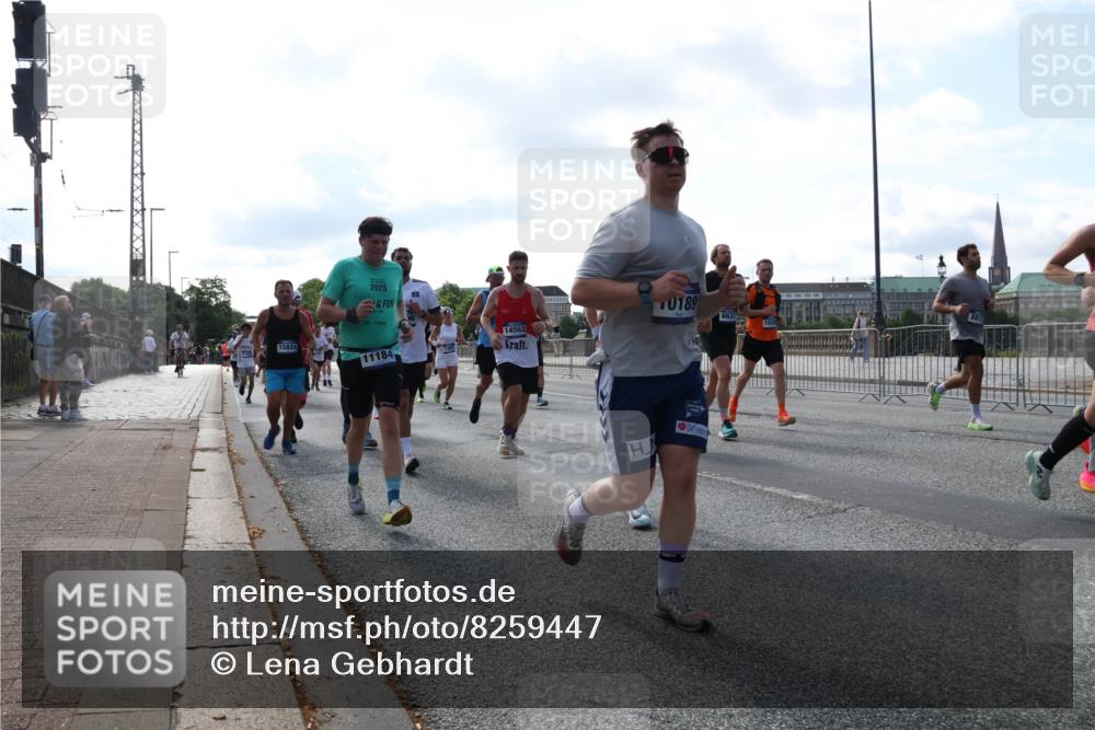 29.06.2025 - hella hamburg halbmarathon Lena Gebhardt http://msf.ph/oto/8259447 29.06.2025 09:57:00 Lombardsbrücke 1327, 1381, 1442, 1460, 1496, 1537, 1628, 1657, 1783, 1833, 1877, 2013, 2025, 2058, 2074, 2111, 2208, 2340, 2378, 2396, 2595, 2814, 2839, 2869, 2878, 2996, 3093, 3310, 3575, 3652, 3791, 4065, 4377, 4404, 4635, 4711, 4726, 4770, 4897, 5008, 5013, 5021, 5169, 5194, 5319, 5744, 5839, 6033, 6286, 6377, 6561, 6562, 6631, 7176, 7177, 7259, 7383, 7475, 7918, 8112, 8261, 8313, 8361, 8572, 8587, 8618, 8651, 8661, 8710, 8813, 8863, 8921, 8930, 9060, 9082, 9316, 9497, 9597, 9638 meine-sportfotos.de