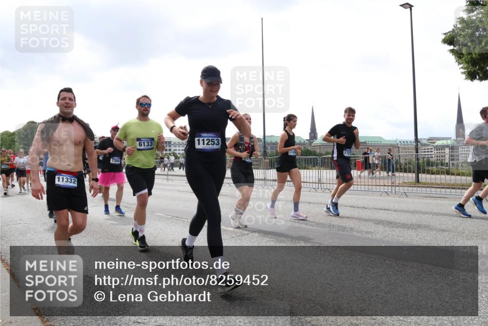 29.06.2025 - hella hamburg halbmarathon Lena Gebhardt http://msf.ph/oto/8259452 29.06.2025 10:45:58 Lombardsbrücke 1004, 1033, 1060, 1085, 1100, 1104, 1421, 1426, 1532, 1555, 1854, 1867, 1868, 1983, 2008, 2398, 2423, 2522, 2550, 2657, 2664, 2773, 2813, 2917, 2951, 2954, 2965, 2973, 3410, 4104, 4223, 4224, 4317, 4388, 4572, 5044, 5635, 5697, 5703, 5769, 5770, 5892, 6133, 6333, 6392, 6623, 7268, 7356, 7605, 7894, 7983, 8745, 9120, 9121, 9129, 9426, 9445, 10030, 10327, 10329, 10367, 10511, 11358, 11361, 11876, 11910, 12507 meine-sportfotos.de