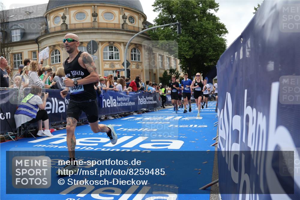 29.06.2025 - hella hamburg halbmarathon Strokosch-Dieckow http://msf.ph/oto/8259485 29.06.2025 10:43:04 Ziel 4229, 6721, 7026, 7035, 7093, 7451, 8218, 9364, 9833, 10251, 10469, 11177, 12153, 12657, 12723, 12776, 12839, 15255, 15706, 17177, 19038 meine-sportfotos.de