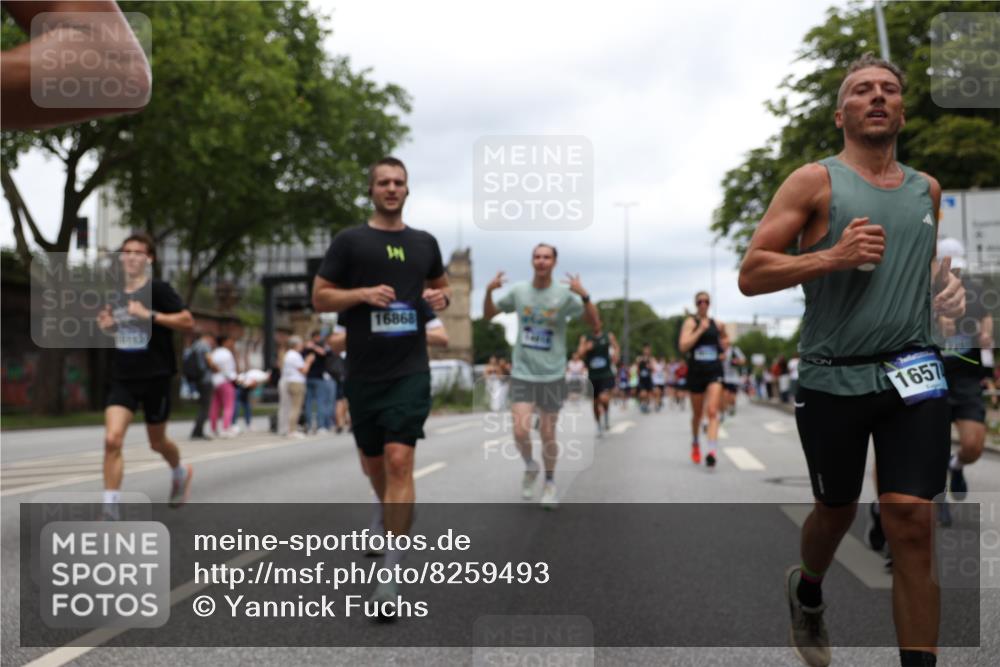 29.06.2025 - hella hamburg halbmarathon Yannick Fuchs http://msf.ph/oto/8259493 29.06.2025 10:48:32 20KM 1327, 1410, 1496, 1815, 2474, 2771, 2884, 3041, 3177, 3791, 3794, 3861, 3945, 4189, 4231, 4938, 6082, 6084, 6356, 6443, 6581, 6587, 6723, 6994, 8223, 8449, 8514, 8698, 8772, 8798, 9012, 9060, 9227, 10191, 10192, 10263, 10266, 11333, 11499, 11747, 12186, 12362, 12489, 13297, 13869, 13988, 14036, 14175, 14592, 14638, 14660, 14818, 14948, 15113, 15156, 15169, 15408, 15524, 15879, 16047, 16092, 16574, 16750, 17740, 17765, 19177 meine-sportfotos.de