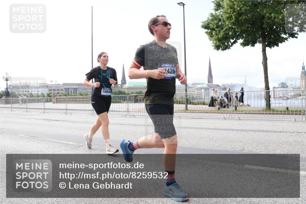 29.06.2025 - hella hamburg halbmarathon Lena Gebhardt http://msf.ph/oto/8259532 29.06.2025 10:10:55 Lombardsbrücke 1166, 1186, 1781, 2868, 4287, 4389, 5254, 5653, 5990, 5991, 7250, 7271, 7370, 7685, 8561, 9169, 9681, 9829, 10196, 11355, 11887, 11904, 11905, 12008, 12426, 12556, 12571, 12629, 12790, 12836, 13588, 13594, 13825, 13901, 14022, 14270, 14679, 15009, 15214, 16166, 16344, 16808, 17142, 17500, 17532, 18949 meine-sportfotos.de